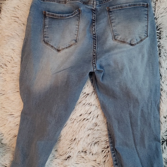 Wripped Maternity Jean's - Picture 3 of 4